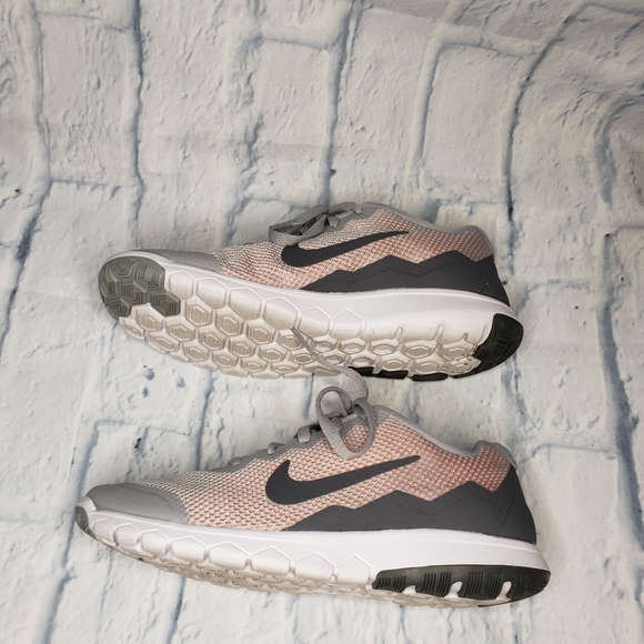 Nike Sneakers size 6.5 - Picture 7 of 9